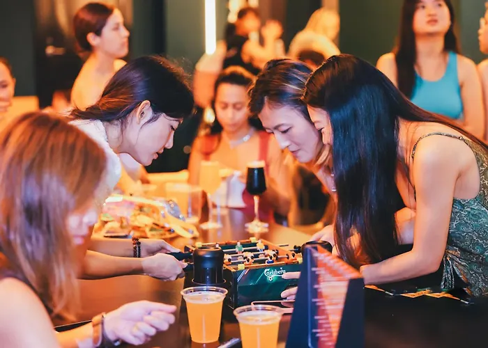 Dayin Youth Hostel - East Nanjing Road & People'S Square & The Bund -Large Social Area -Bar -Cafe -Gym -Free Laundry Luggage Storage -24H Front Desk -English Service Shanghai